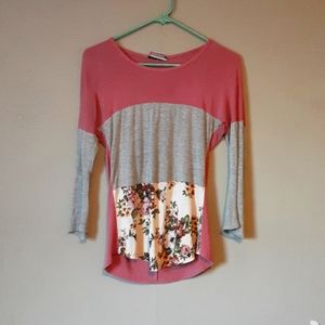 💕Cute Pink and floral Top💕